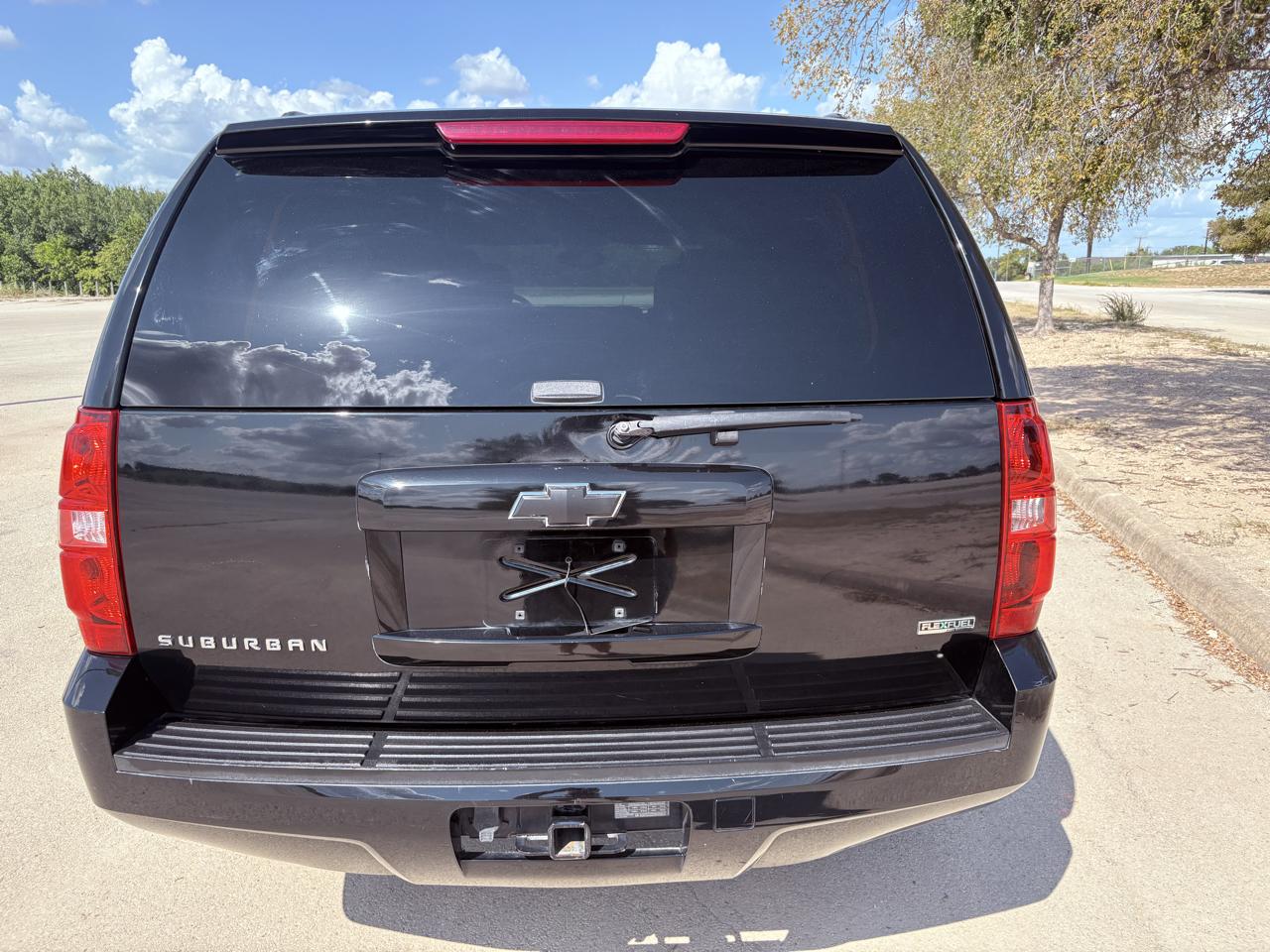 Chevrolet Suburban 2WD 4dr 1500 LS 2011