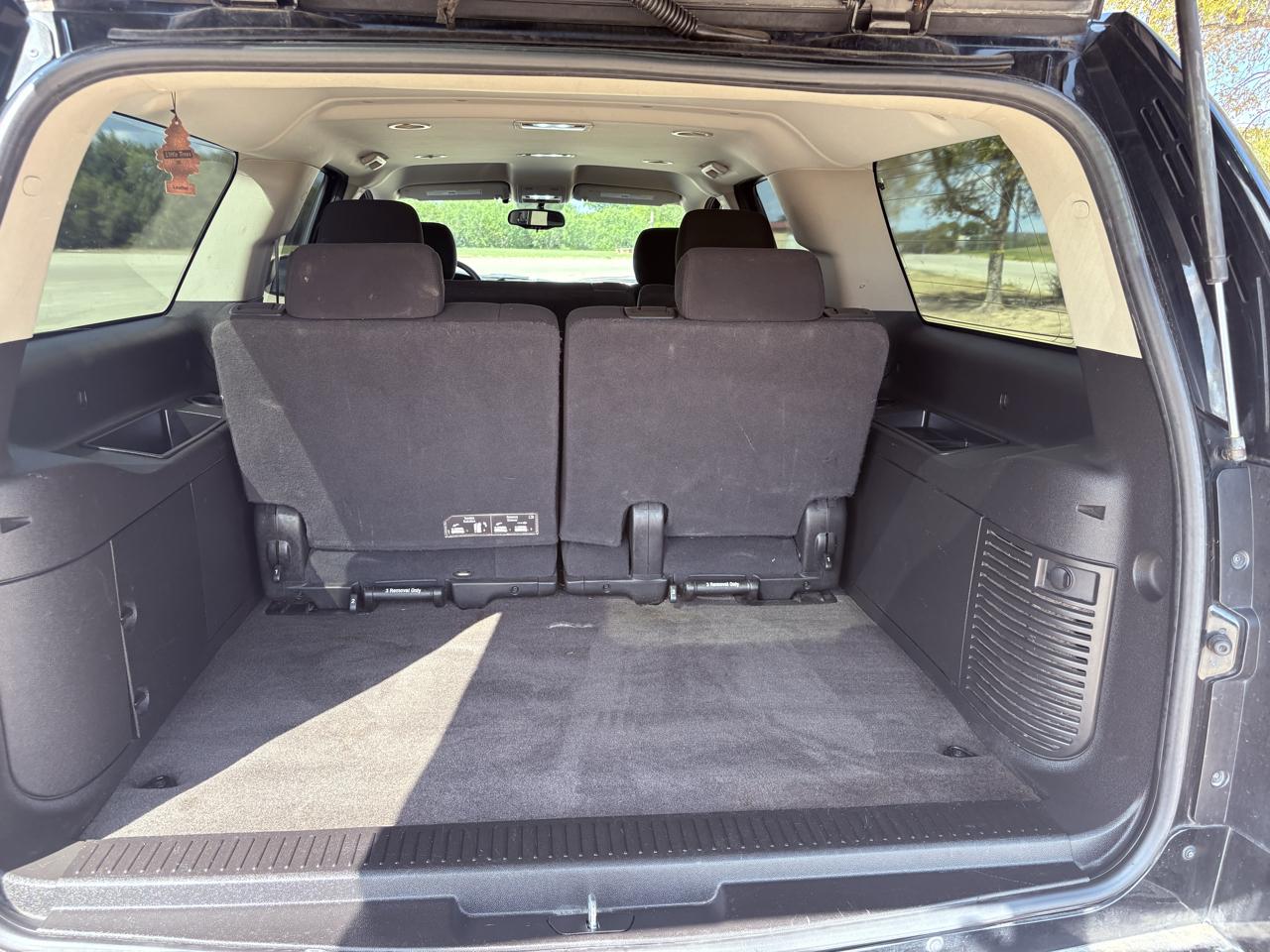 Chevrolet Suburban 2WD 4dr 1500 LS 2011