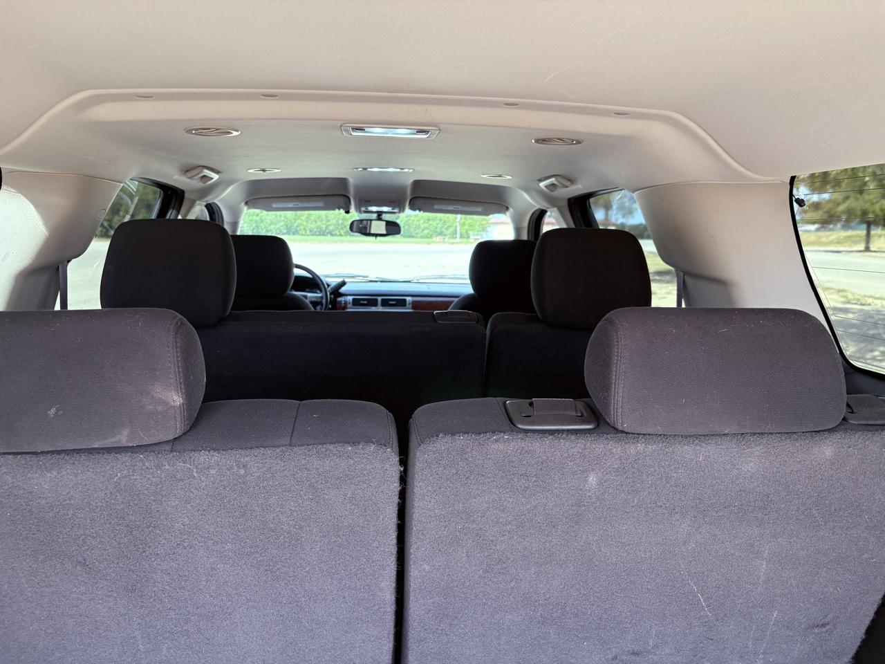 Chevrolet Suburban 2WD 4dr 1500 LS 2011