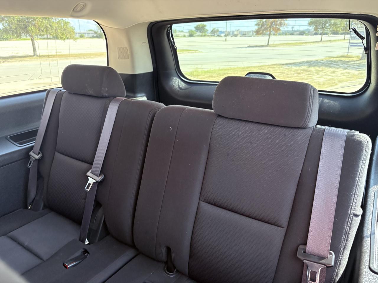 Chevrolet Suburban 2WD 4dr 1500 LS 2011