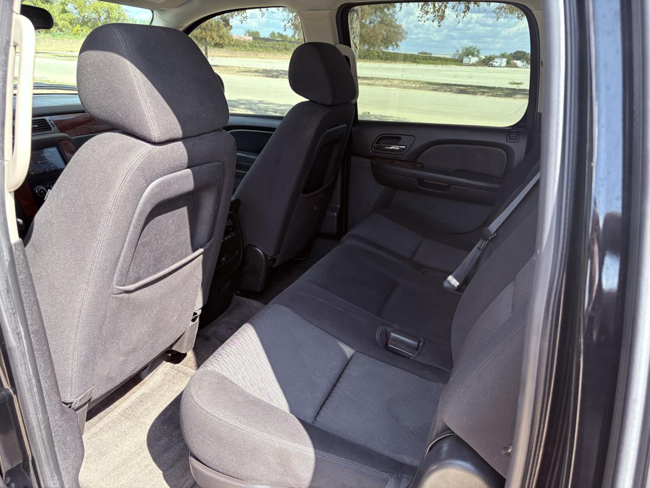 Chevrolet Suburban 2WD 4dr 1500 LS 2011