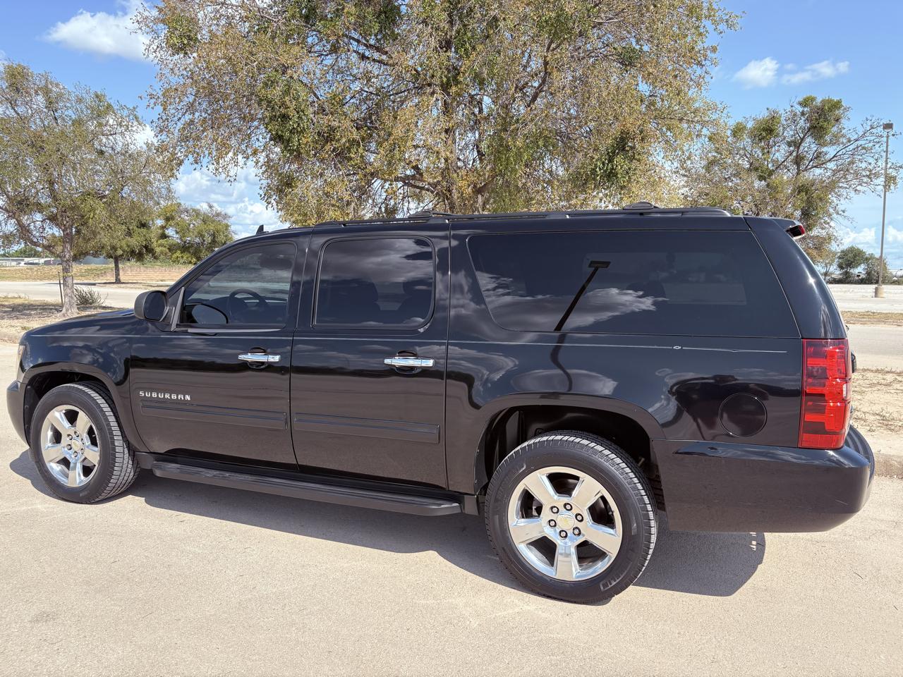 Chevrolet Suburban 2WD 4dr 1500 LS 2011