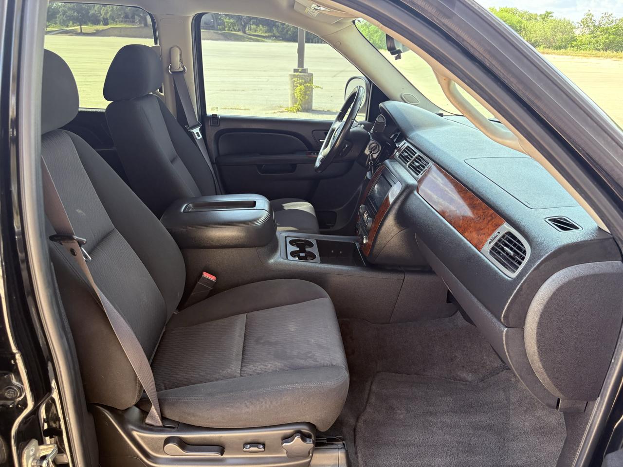 Chevrolet Suburban 2WD 4dr 1500 LS 2011
