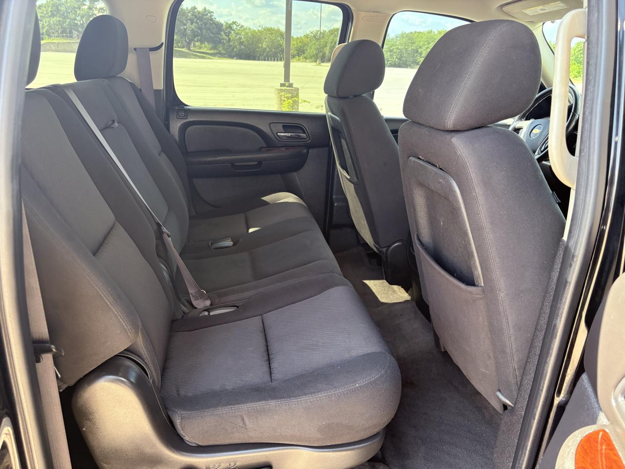 Chevrolet Suburban 2WD 4dr 1500 LS 2011
