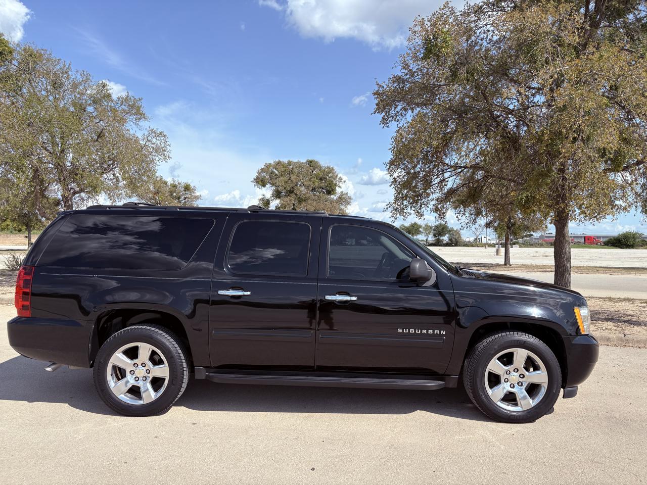Chevrolet Suburban 2WD 4dr 1500 LS 2011