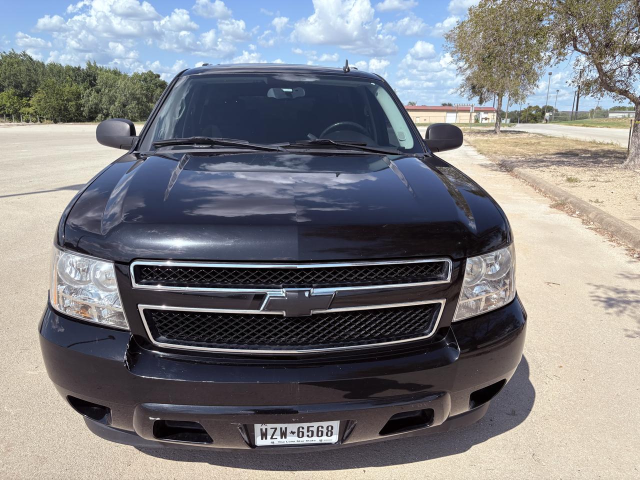 Chevrolet Suburban 2WD 4dr 1500 LS 2011