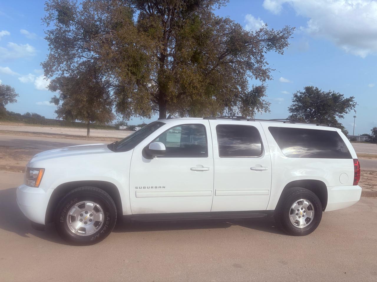 Chevrolet Suburban 2WD 4dr 1500 LS 2013