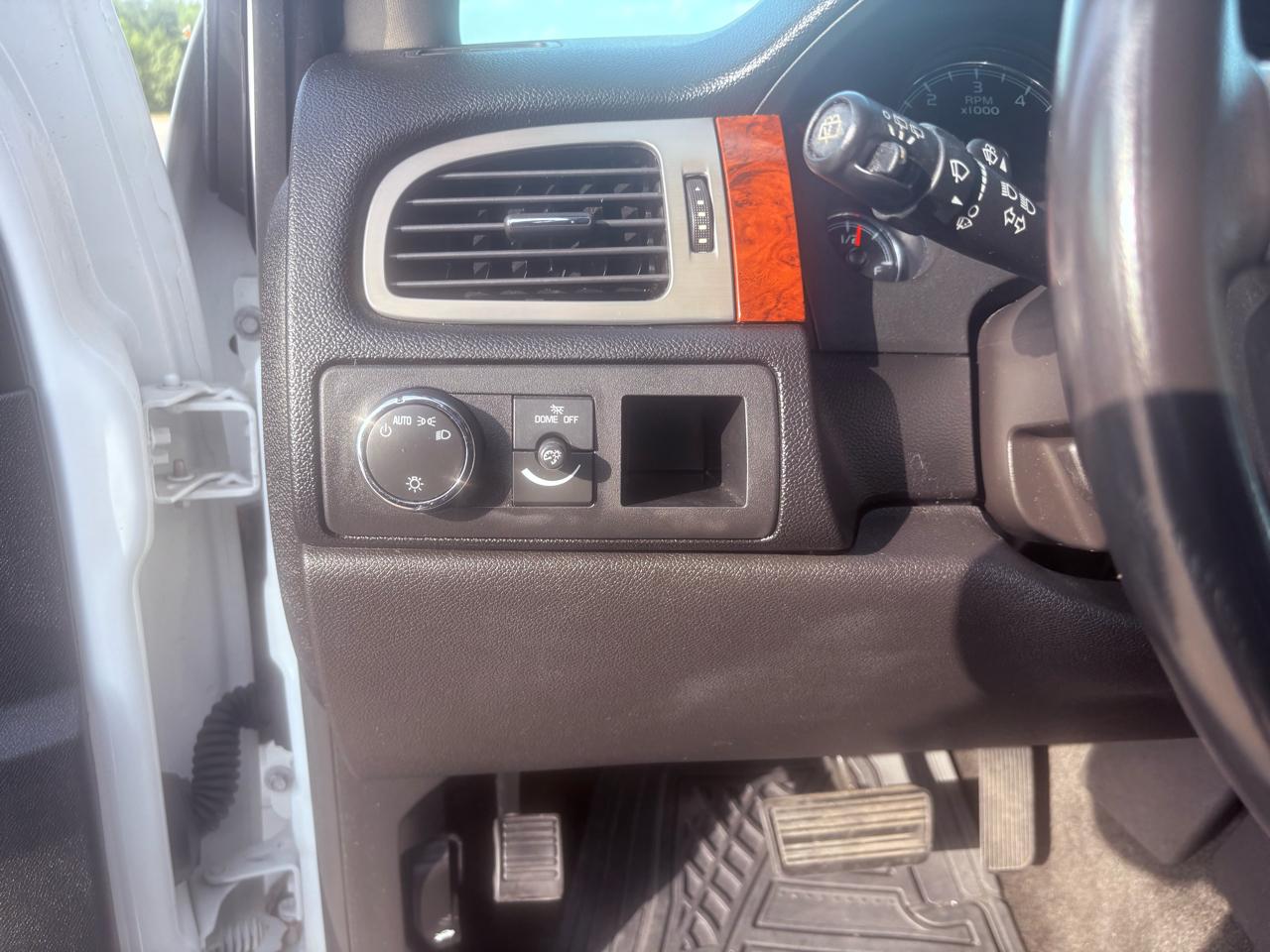Chevrolet Suburban 2WD 4dr 1500 LS 2013