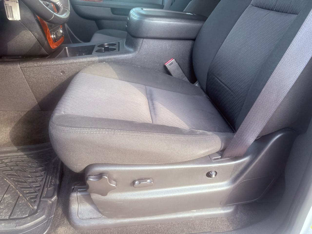 Chevrolet Suburban 2WD 4dr 1500 LS 2013
