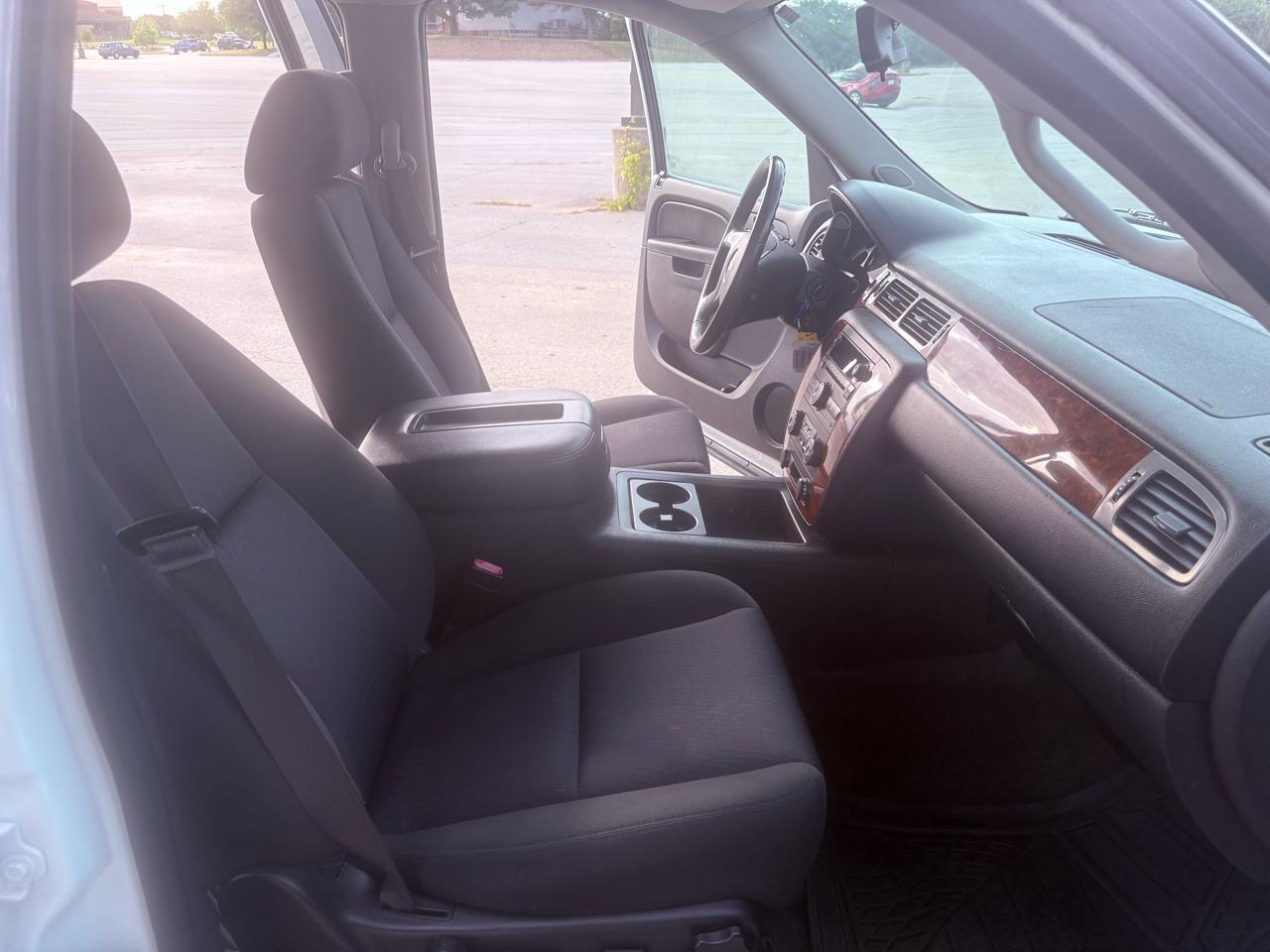 Chevrolet Suburban 2WD 4dr 1500 LS 2013