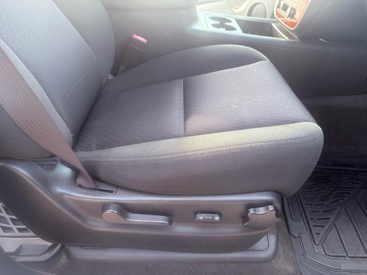 Chevrolet Suburban 2WD 4dr 1500 LS 2013