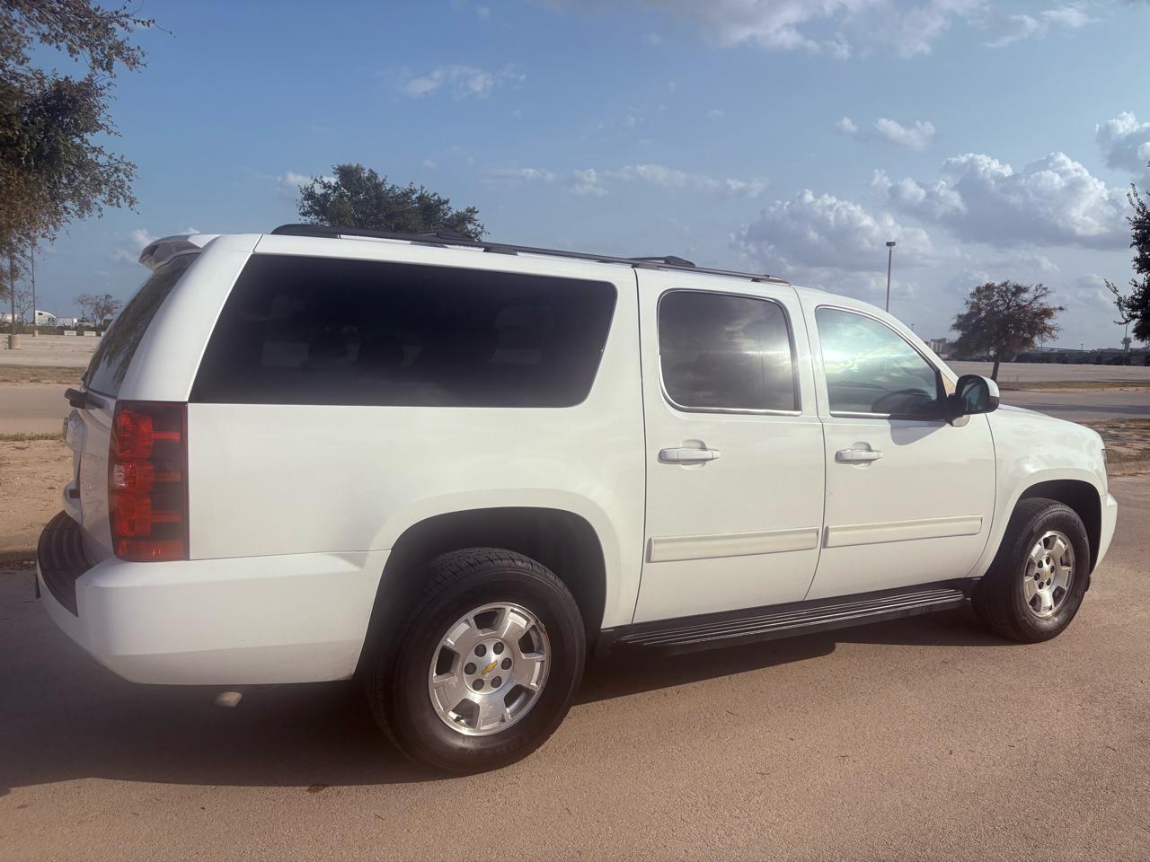 Chevrolet Suburban 2WD 4dr 1500 LS 2013