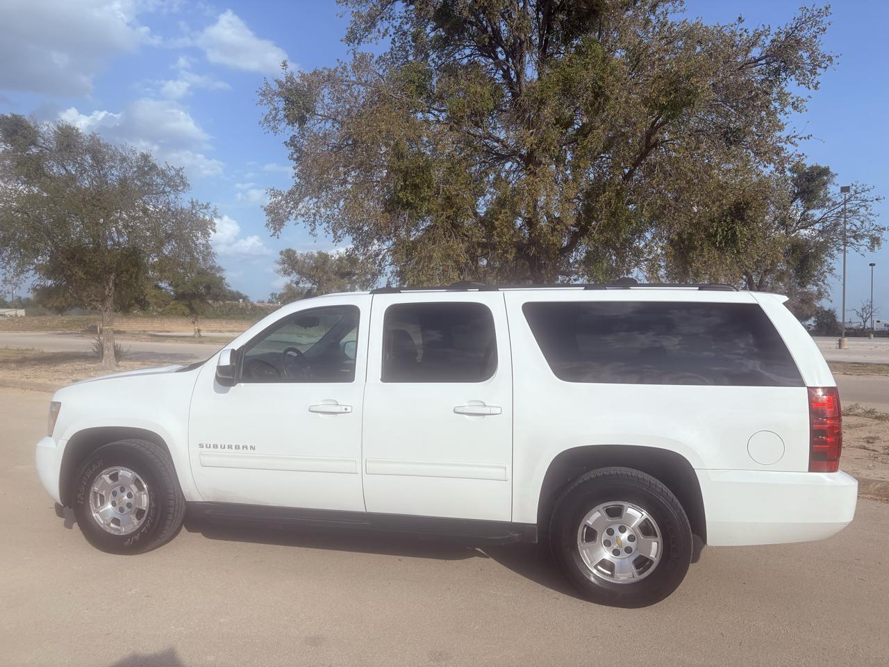 Chevrolet Suburban 2WD 4dr 1500 LS 2013