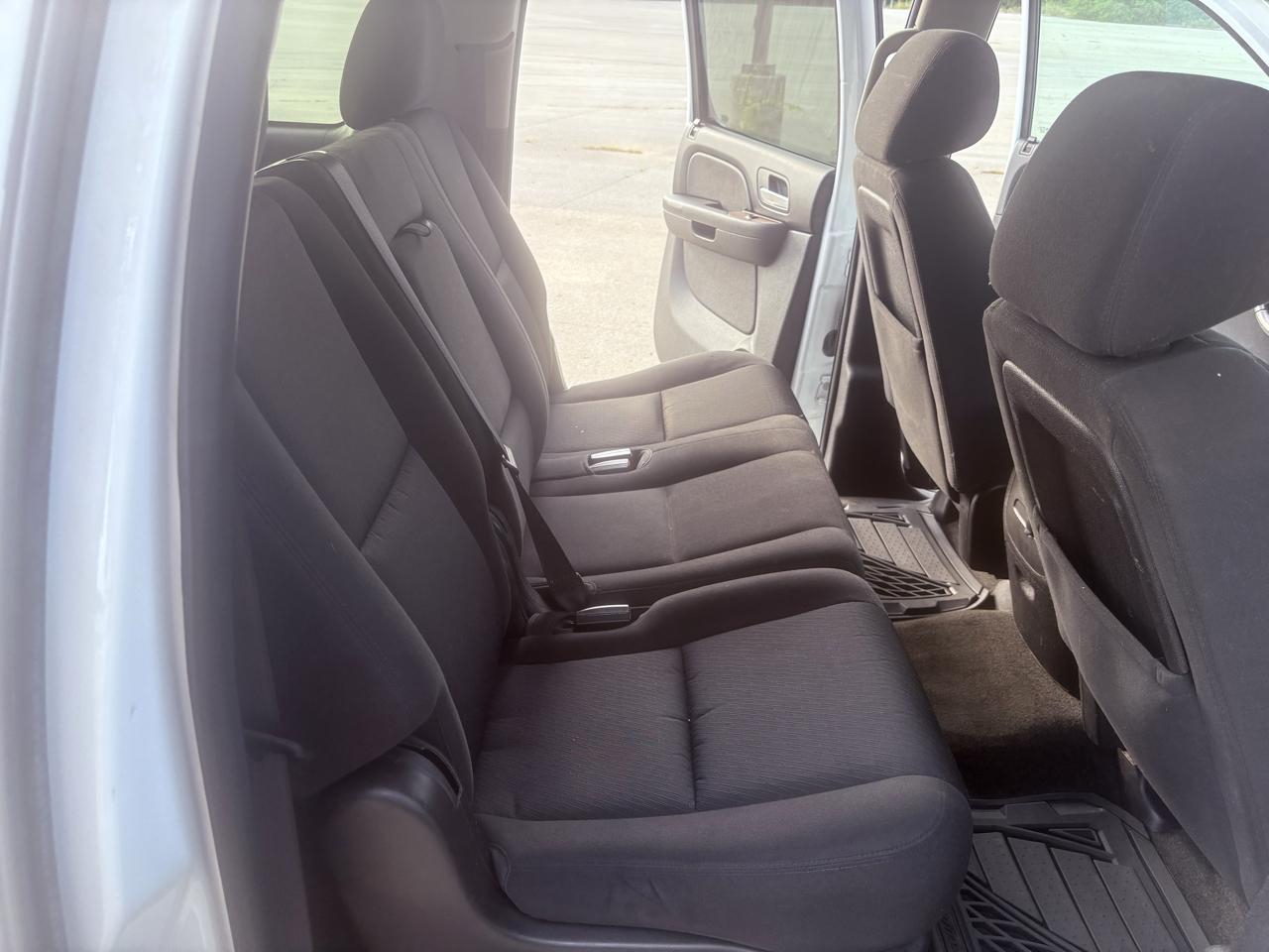 Chevrolet Suburban 2WD 4dr 1500 LS 2013