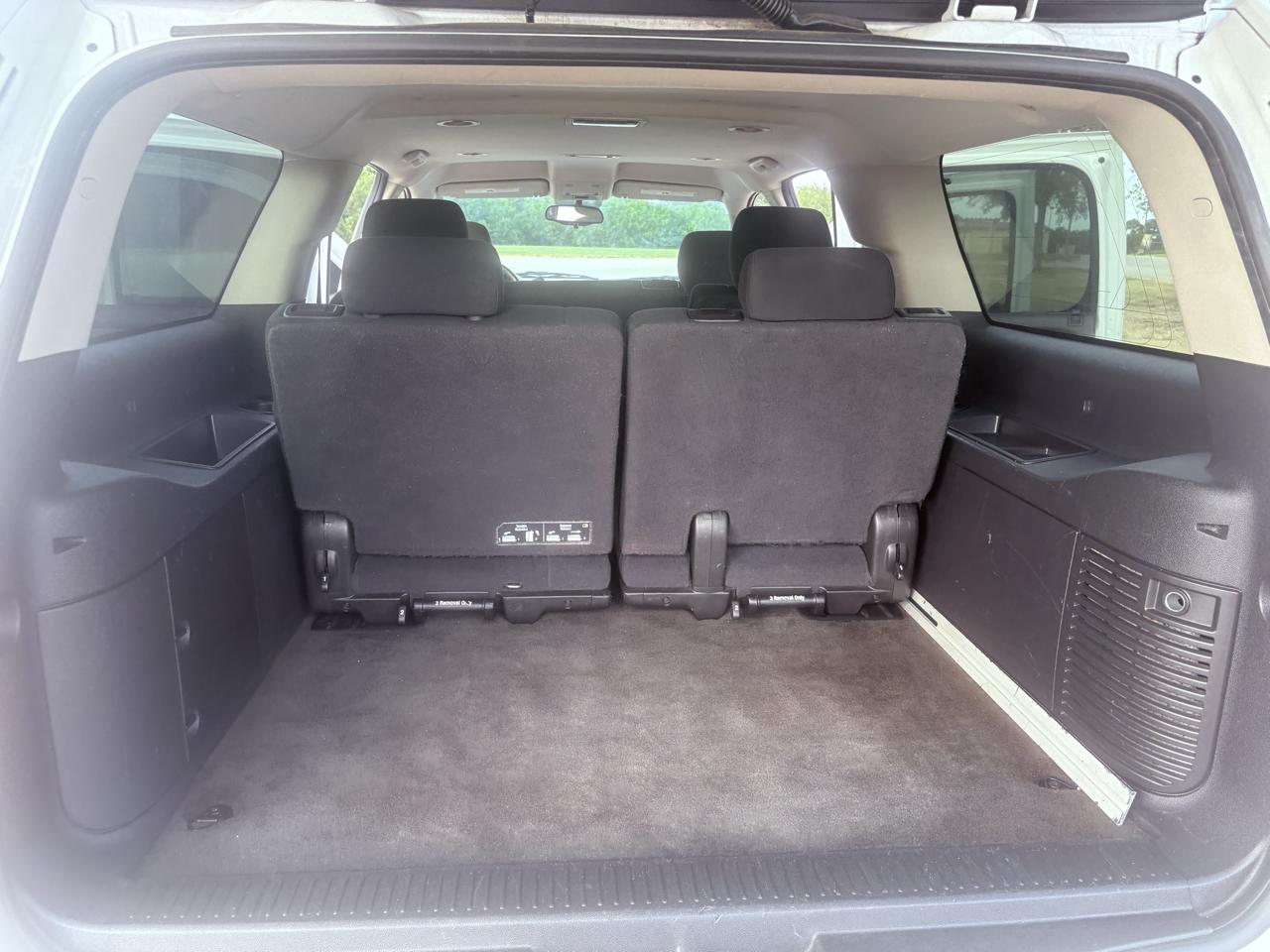 Chevrolet Suburban 2WD 4dr 1500 LS 2013
