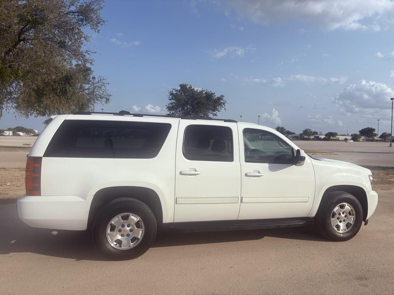 Chevrolet Suburban 2WD 4dr 1500 LS 2013