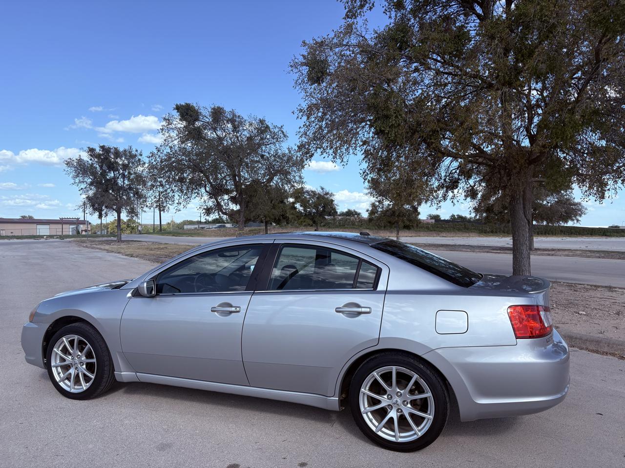 Mitsubishi Galant  2012