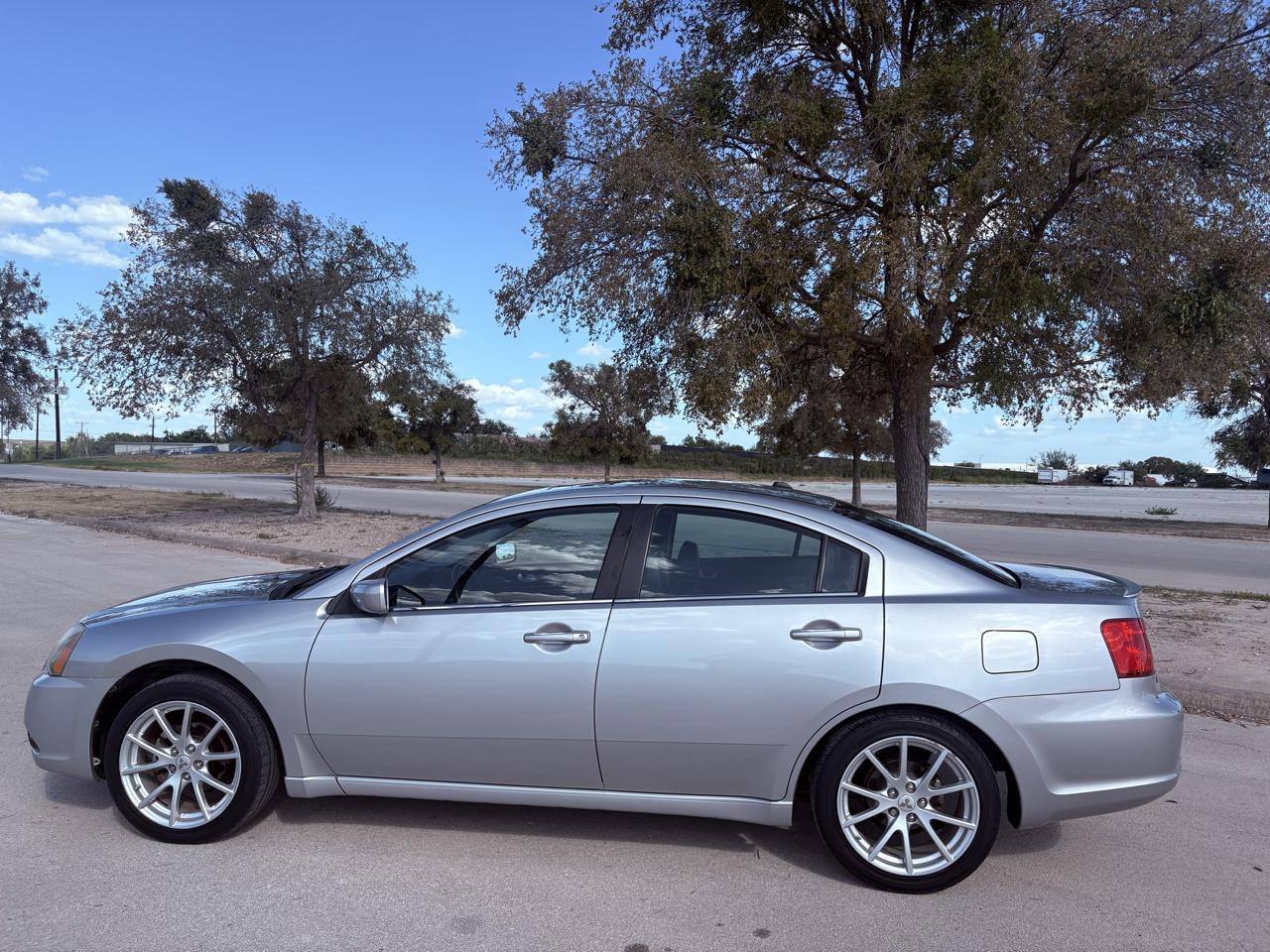 Mitsubishi Galant  2012