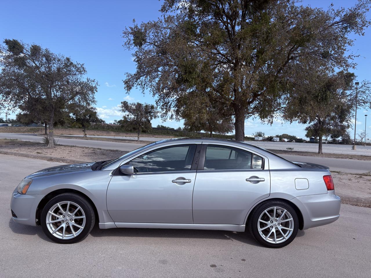 Mitsubishi Galant  2012