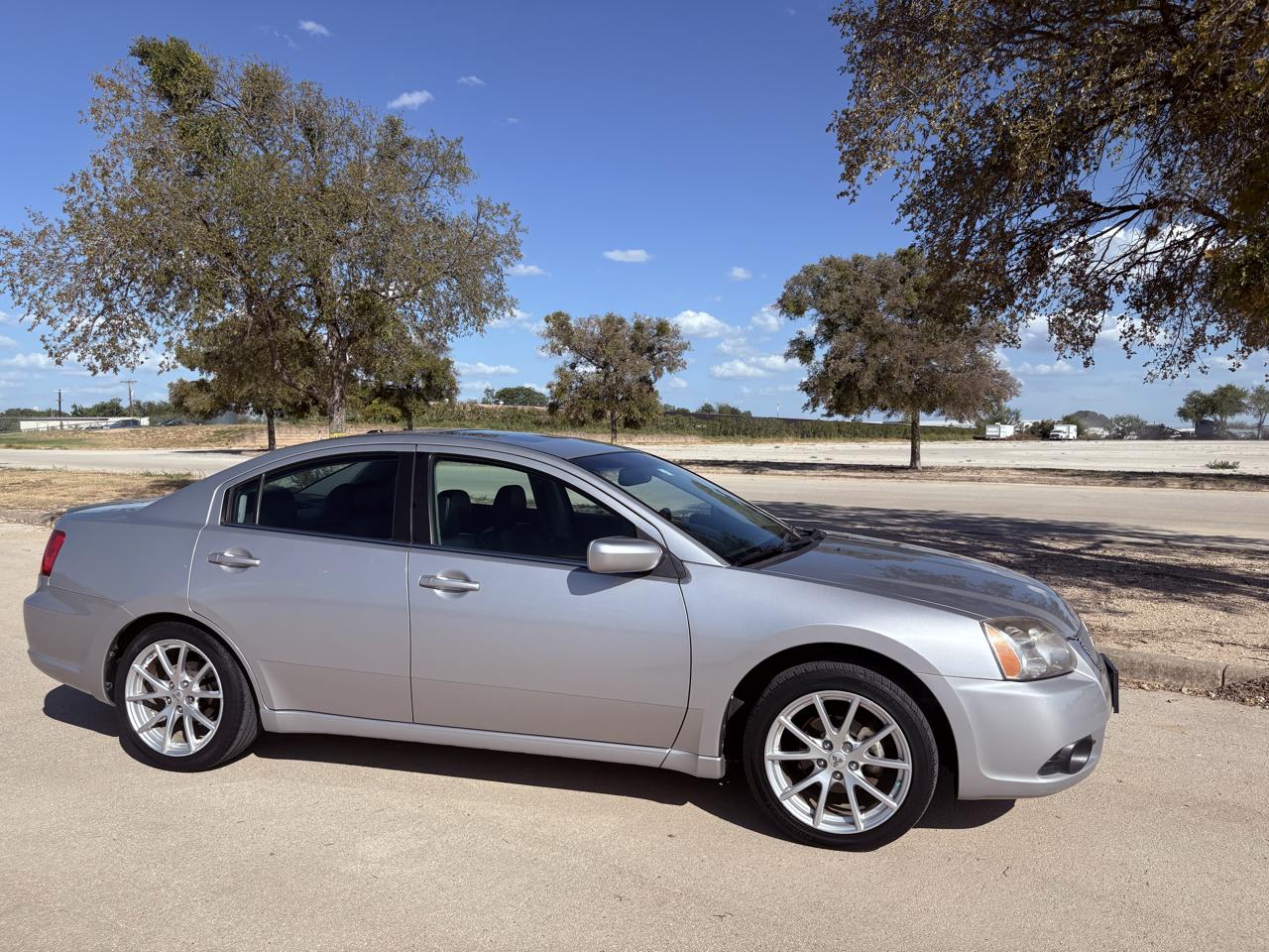 Mitsubishi Galant  2012