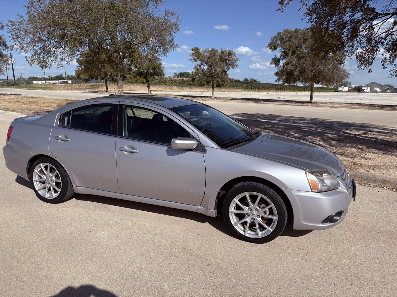 Mitsubishi Galant  2012