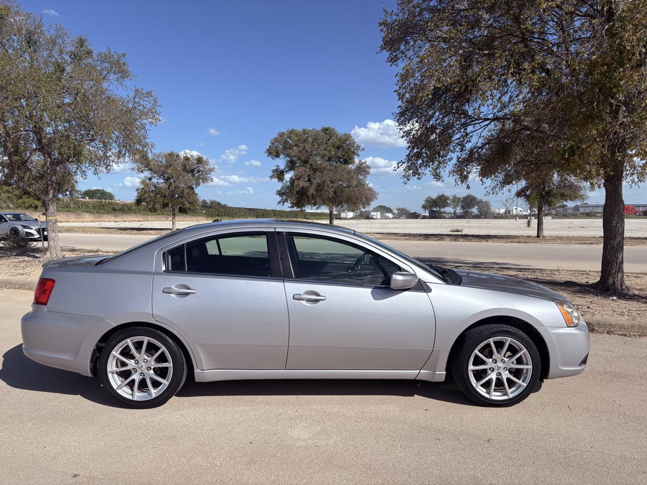 Mitsubishi Galant  2012