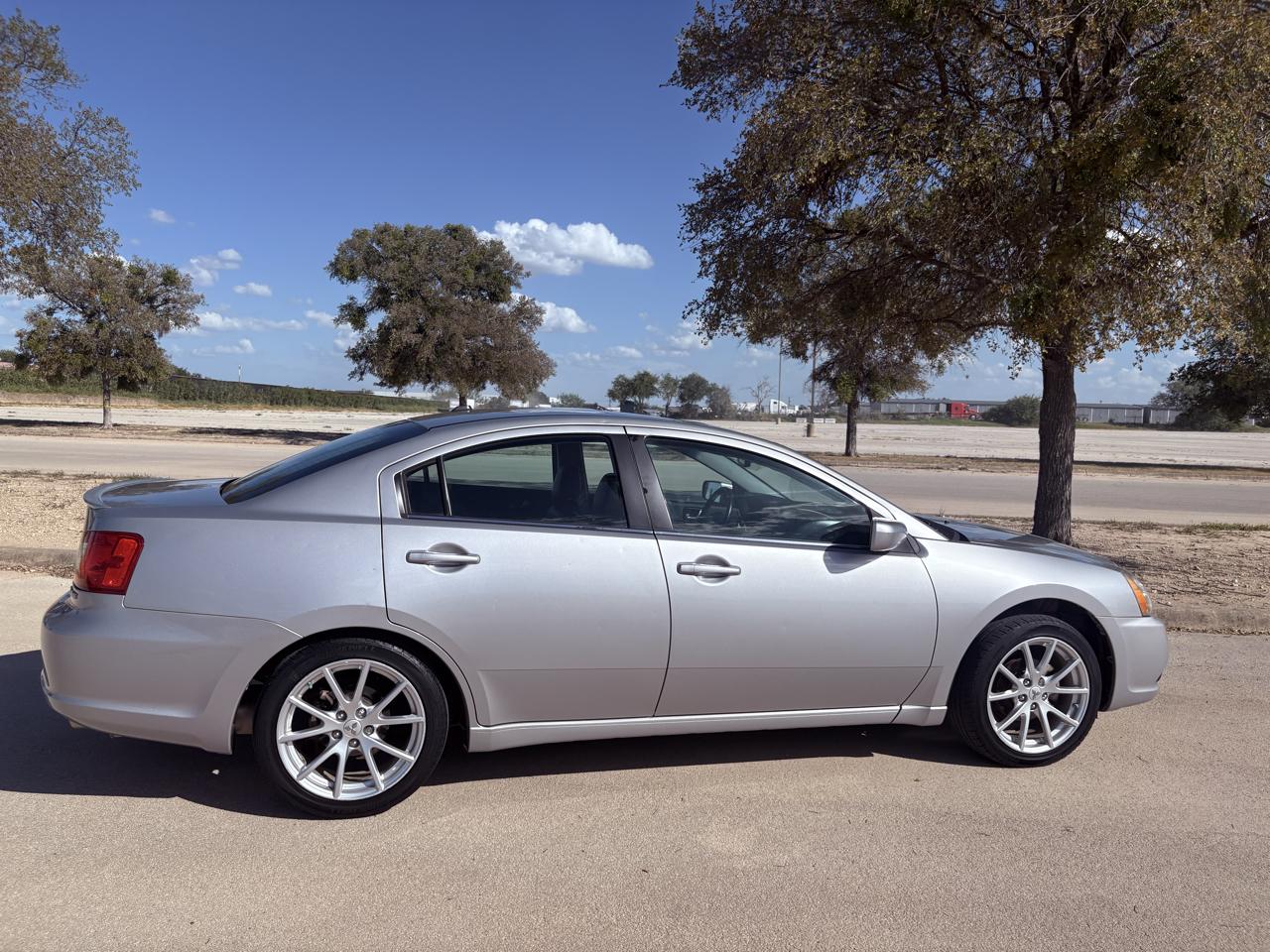 Mitsubishi Galant  2012
