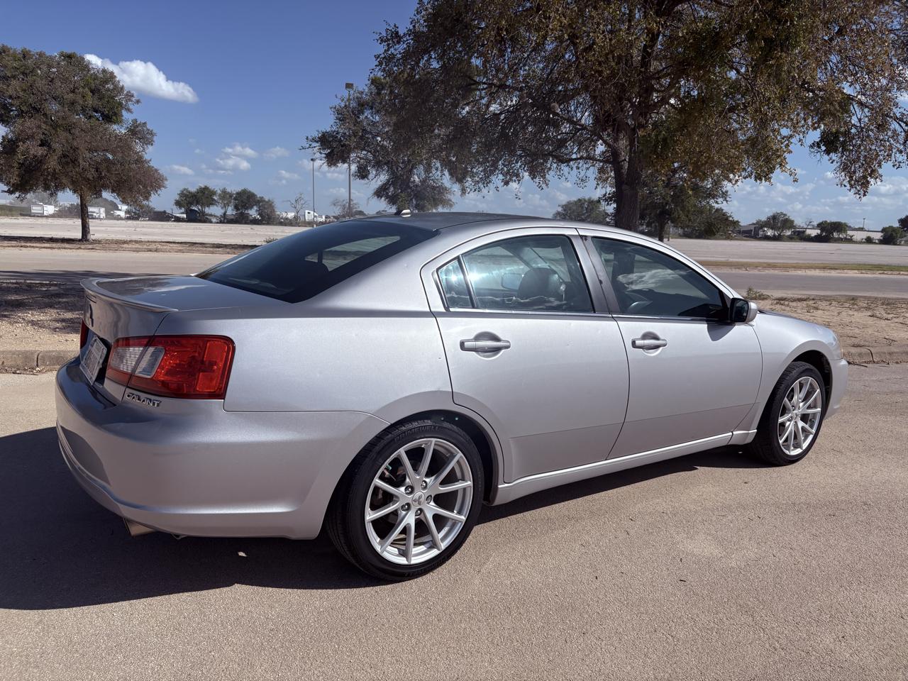 Mitsubishi Galant  2012