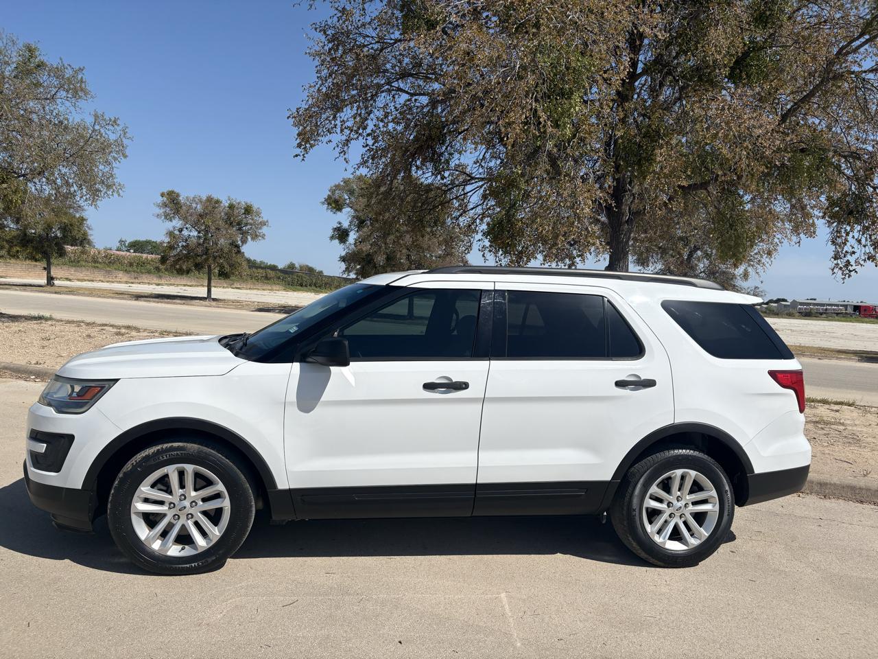 Ford Explorer Base FWD 2017