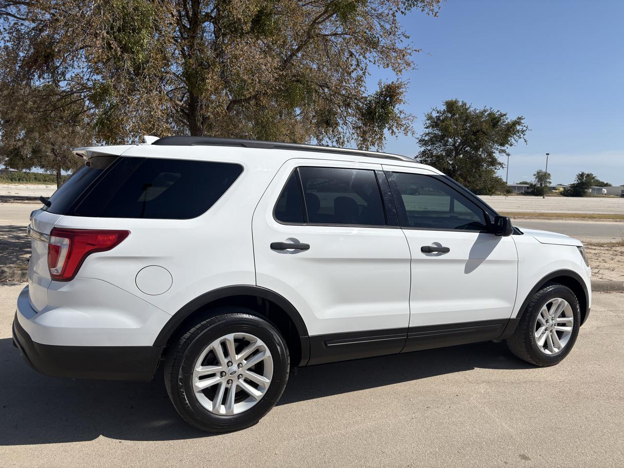 Ford Explorer Base FWD 2017
