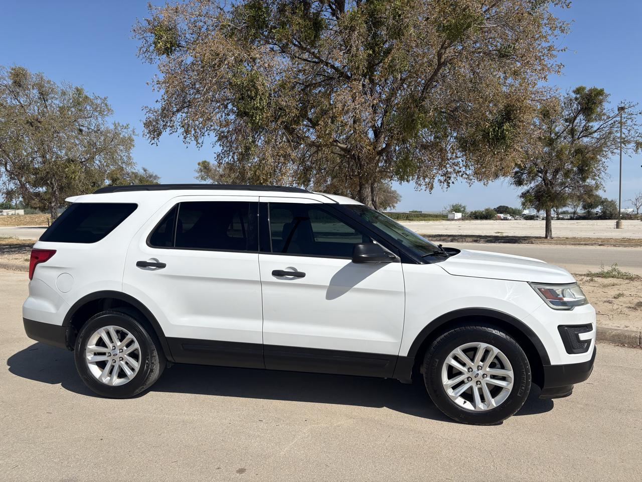 Ford Explorer Base FWD 2017