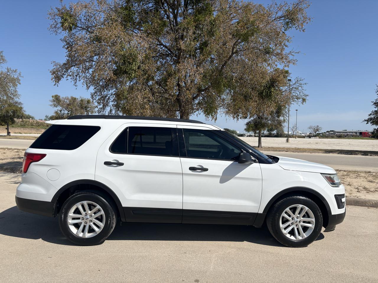 Ford Explorer Base FWD 2017