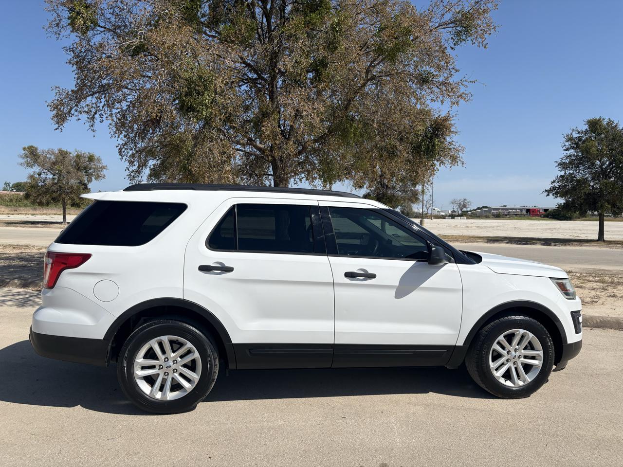 Ford Explorer Base FWD 2017