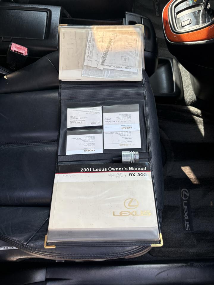 Lexus RX 300 4dr SUV 2001