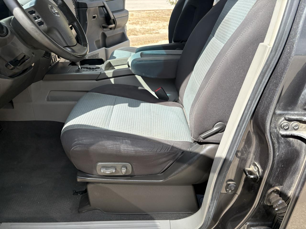 Nissan Titan SE Crew Cab 2WD 2004