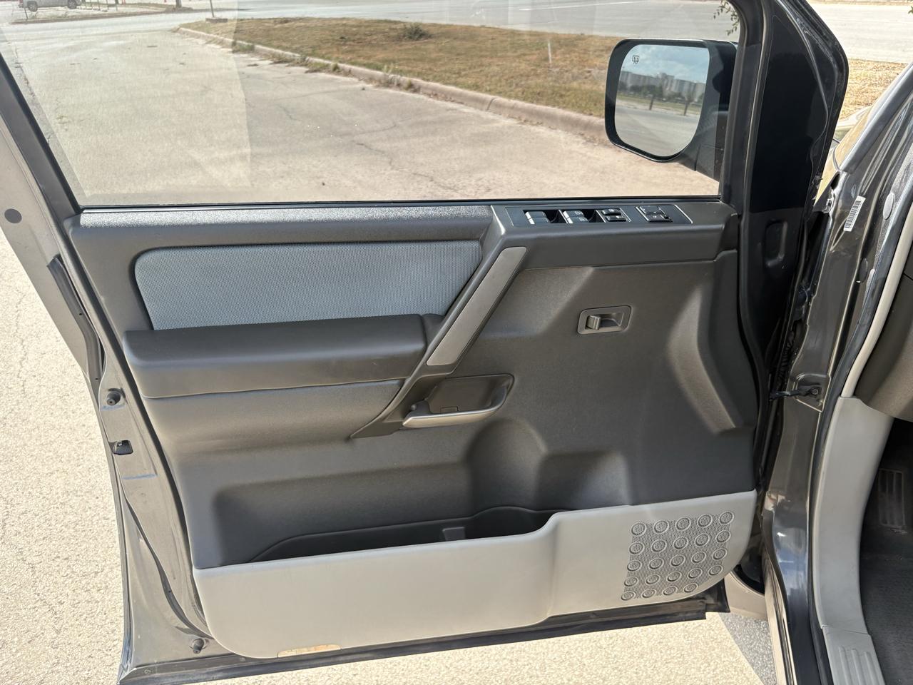Nissan Titan SE Crew Cab 2WD 2004