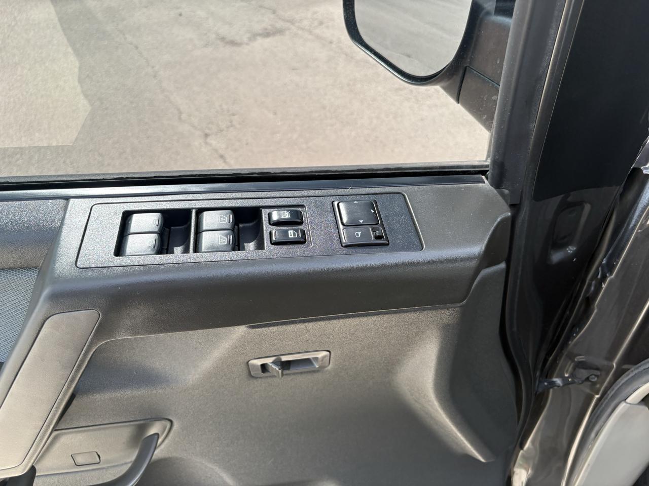 Nissan Titan SE Crew Cab 2WD 2004
