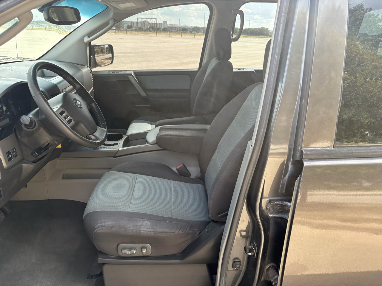 Nissan Titan SE Crew Cab 2WD 2004