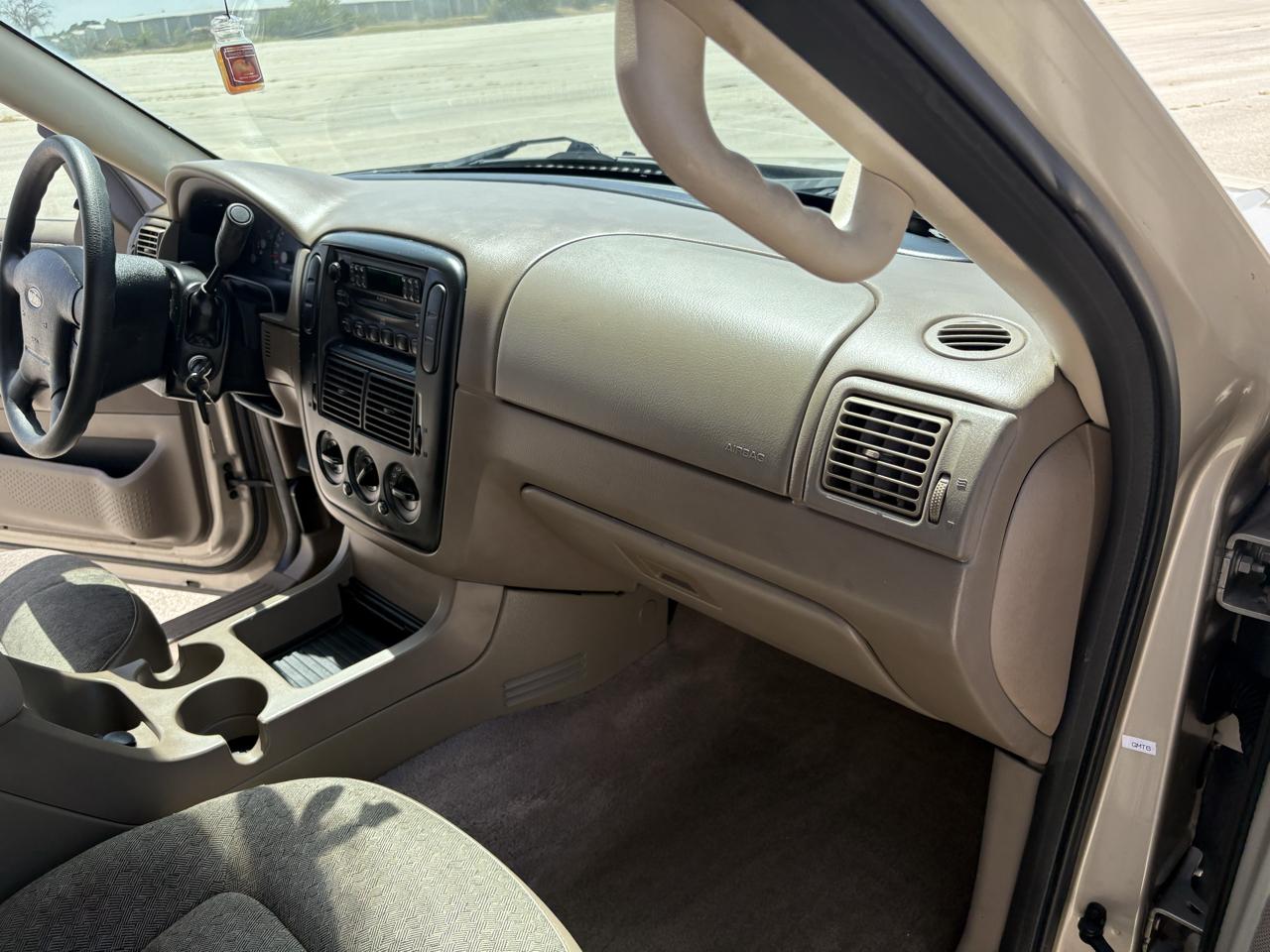 Ford Explorer  2004