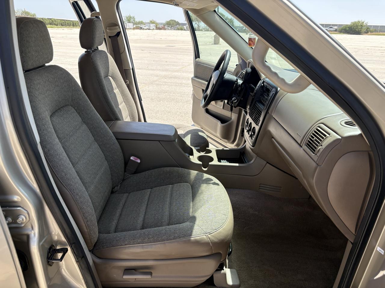 Ford Explorer  2004