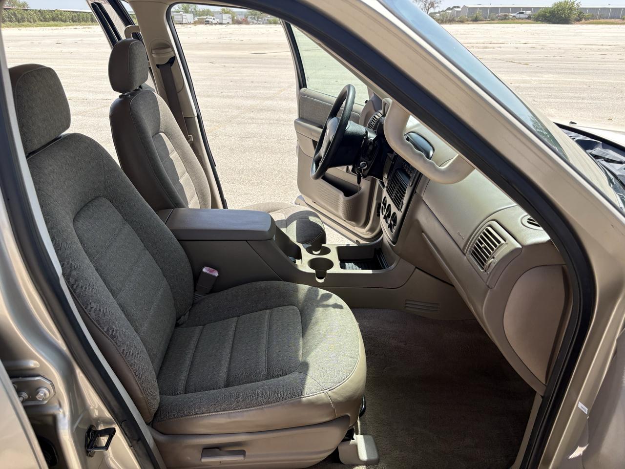 Ford Explorer  2004