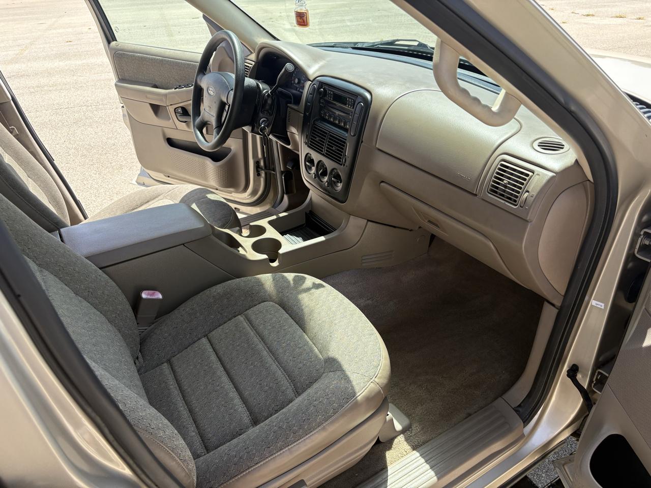 Ford Explorer  2004