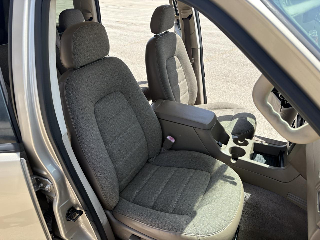 Ford Explorer  2004
