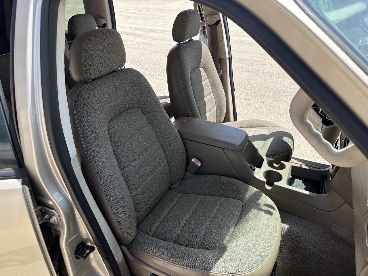 Ford Explorer  2004