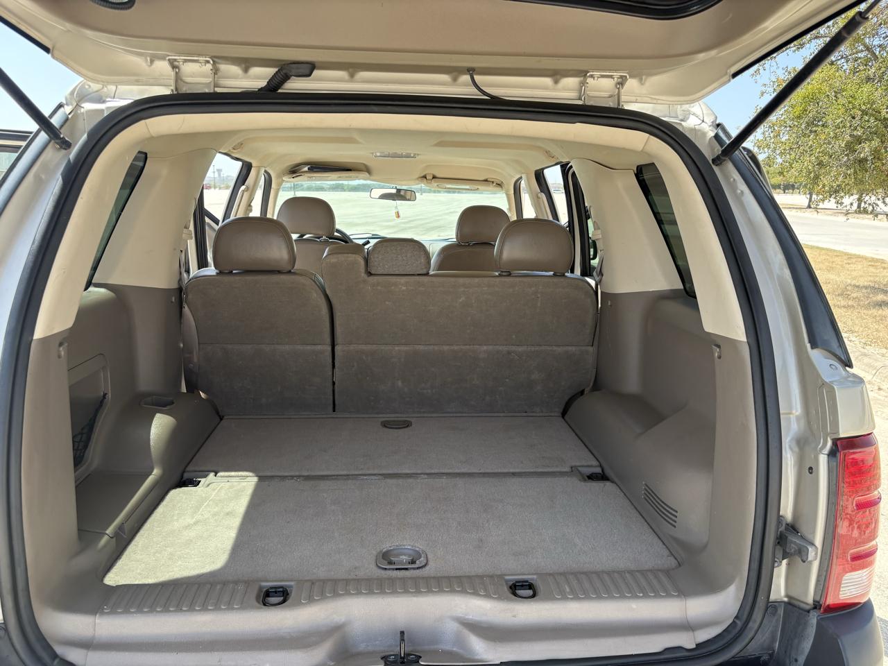 Ford Explorer  2004