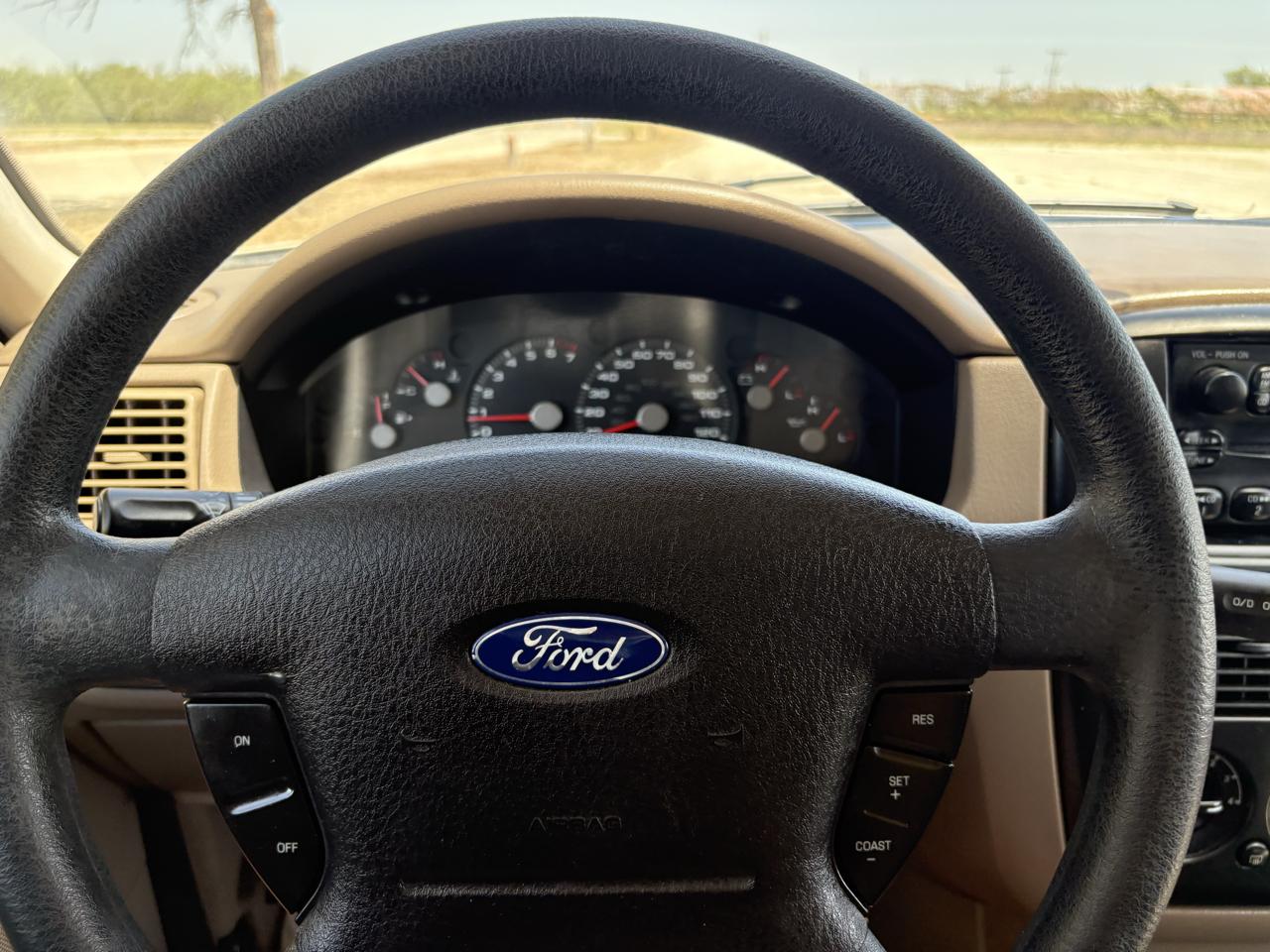 Ford Explorer  2004
