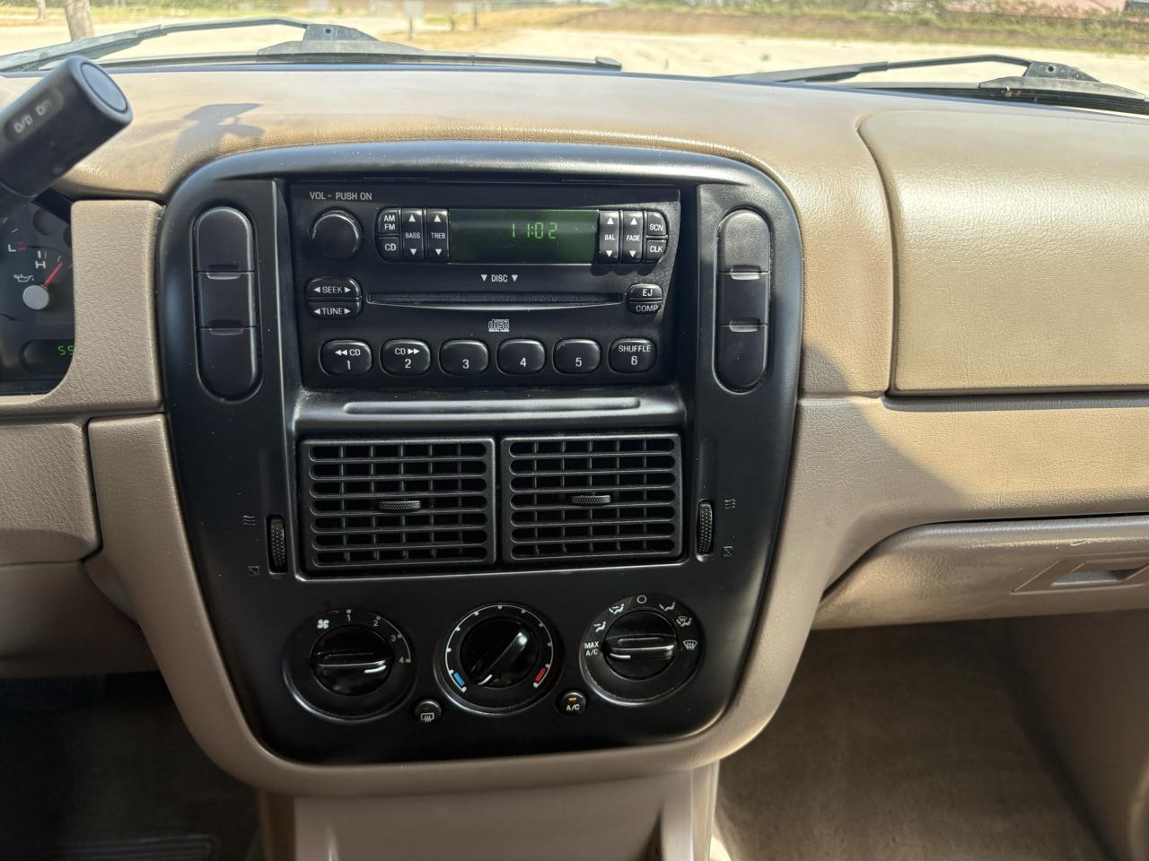 Ford Explorer  2004