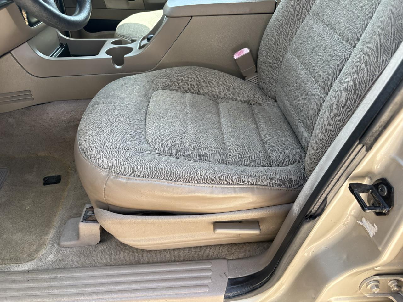 Ford Explorer  2004