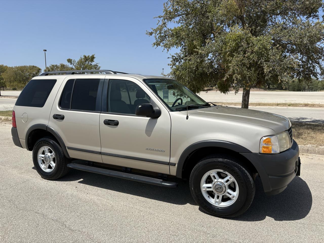 Ford Explorer  2004