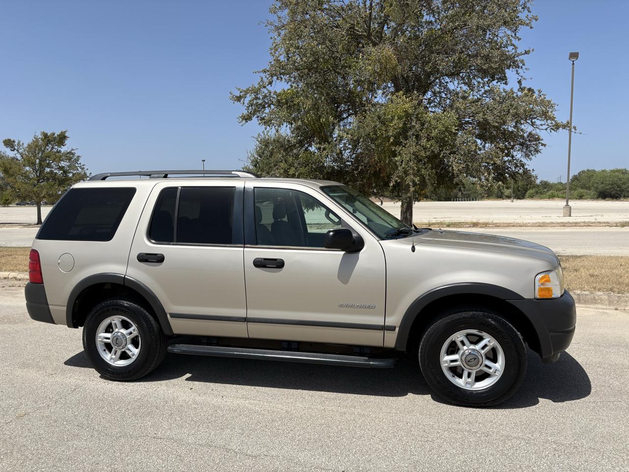 Ford Explorer  2004